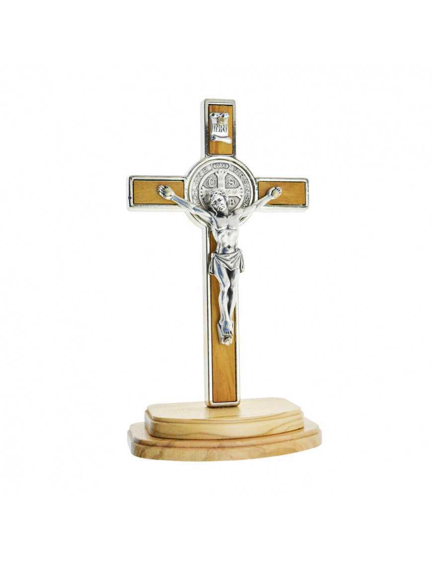Crucifix St Benoit sur pied, en olivier