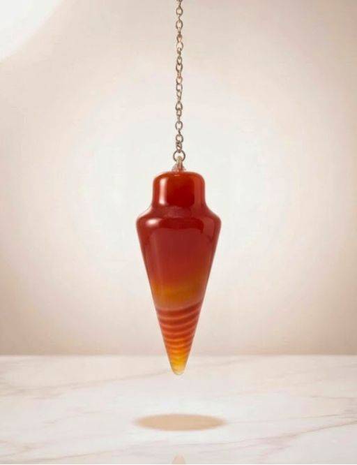 Pendule divinatoire Cornaline rubanée conique 3cm | Action & motivation