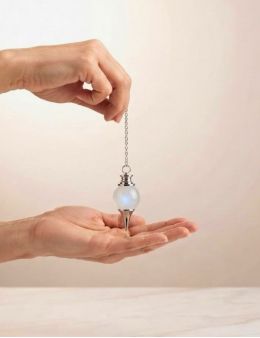 Pendule pierre de lune : douceur & intuition féminine & radiesthésie