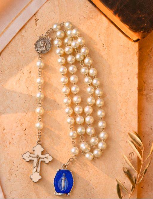 Chapelet chaînette, croix et médaille émaillées