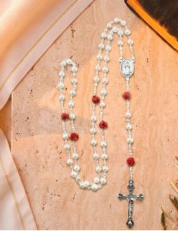 Chapelet chaîne, perles et roses rouges