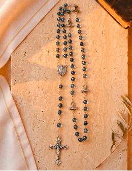 Chapelet Chaine avec perles de verre gris foncé et paters Tau