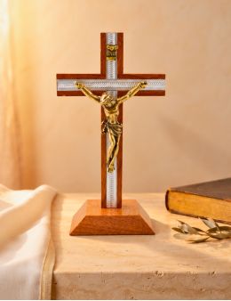 Crucifix sur pied / calvaire / croix sur pied en bois et métal argenté