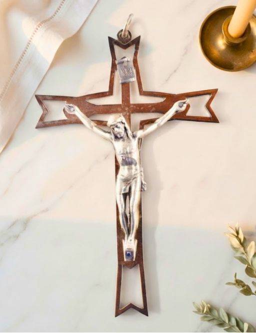 Crucifix en métal 12 cm avec Christ 