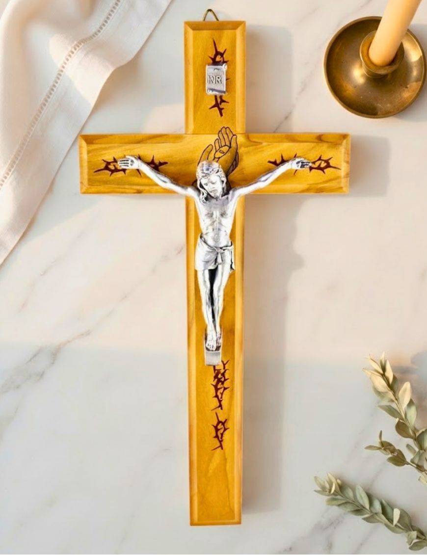Crucifix / croix en bois sérigraphié avec Christ argenté