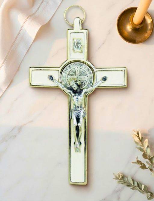 Crucifix / Croix de Saint Benoit en métal chromé et émail coloré 13 cm