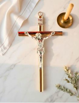 Crucifix / croix bois et métal doré 13 cm