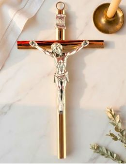 Crucifix / croix bois et métal doré 13 cm