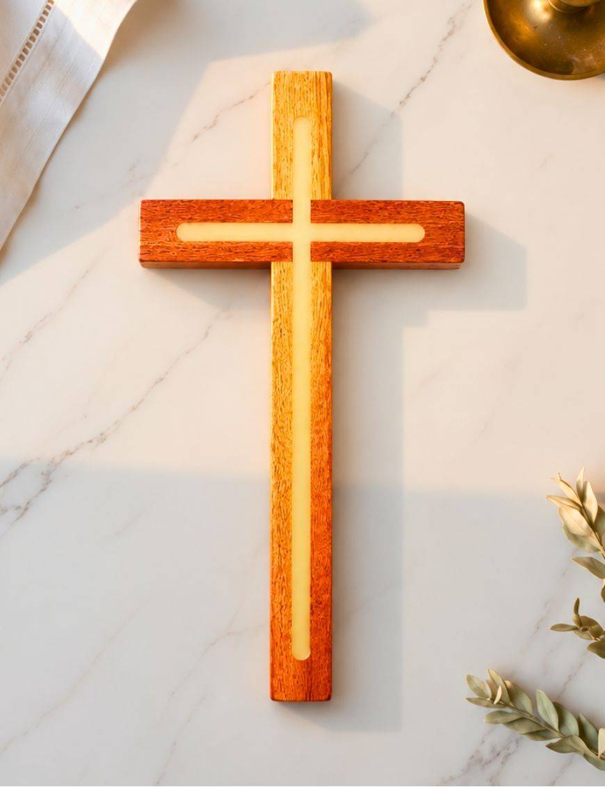 Croix bois avec intérieur phosphorescent lumineux