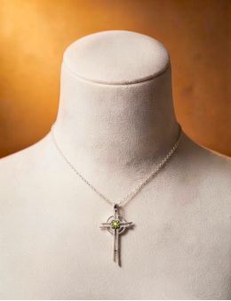 Pendentif croix argent 925 et pierres serties - Péridot