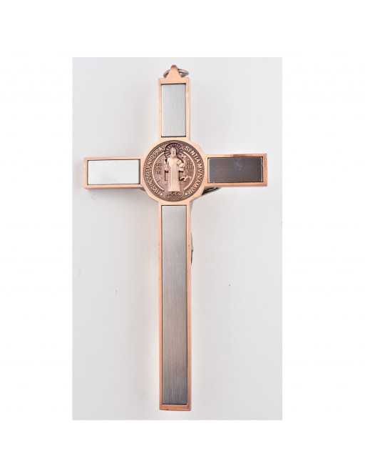 Croix Saint Benoit en métal avec émail blanc et Christ argenté