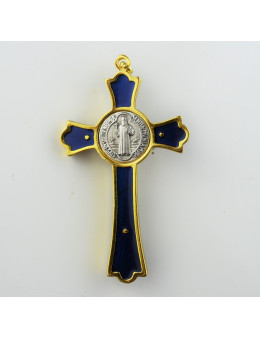 Croix Saint Benoit en métal doré et émail coloré