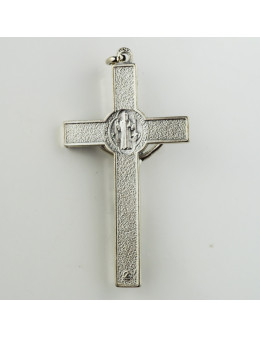 Croix Saint Benoit en métal argenté cisellé et émail marron