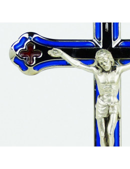 Crucifix sur pied ou calvaire en métal argenté et émail coloré